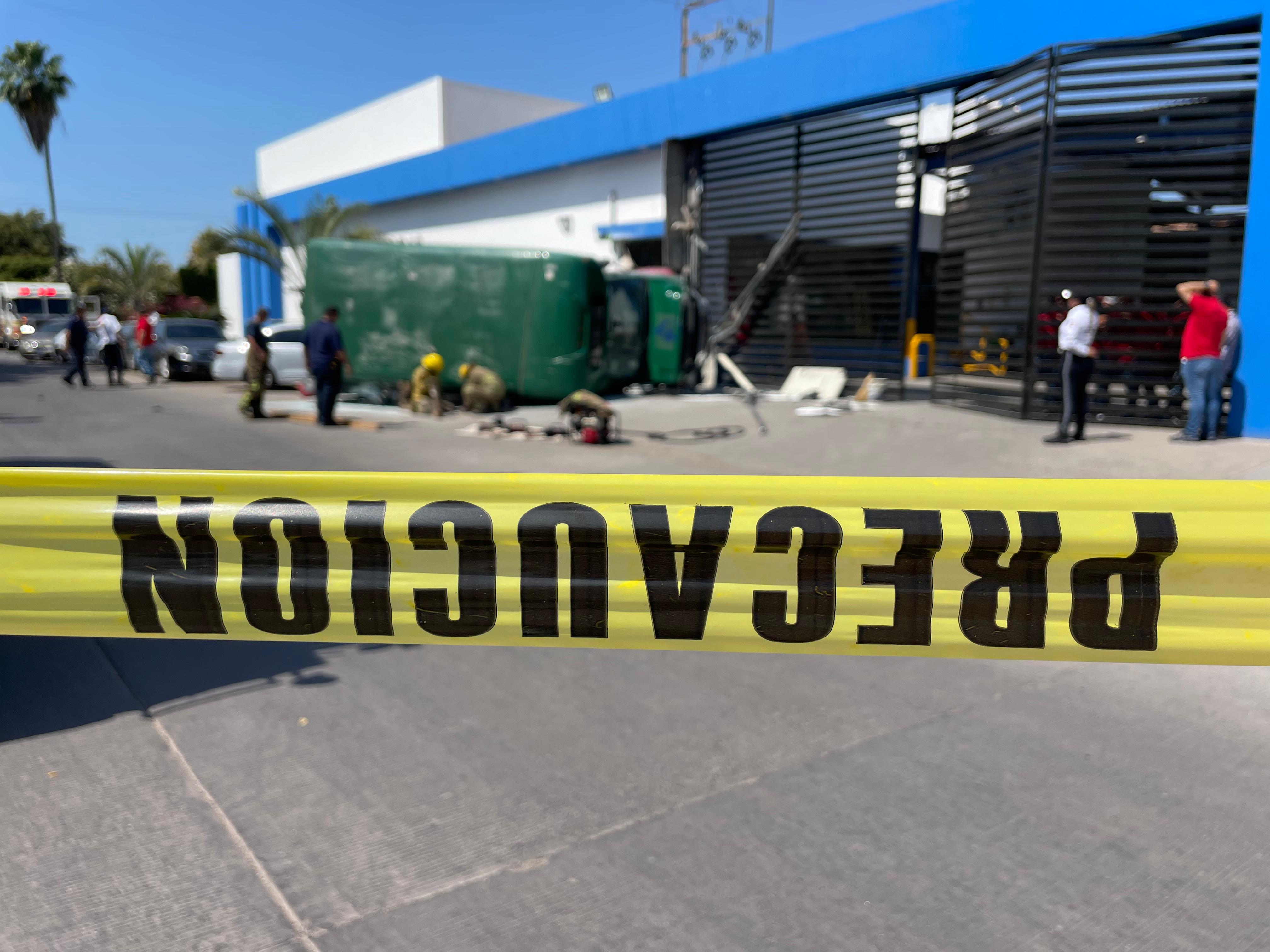 Carambola termina en volcadura y deja a una mujer sin vida