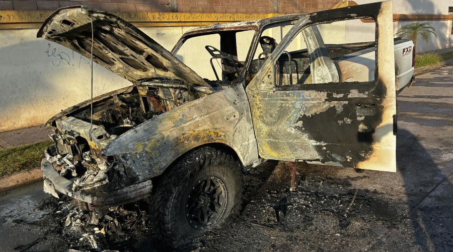 camioneta calcinada luego de un incendio