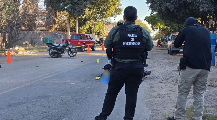 Cinta amarilla junto a personal de la FGE