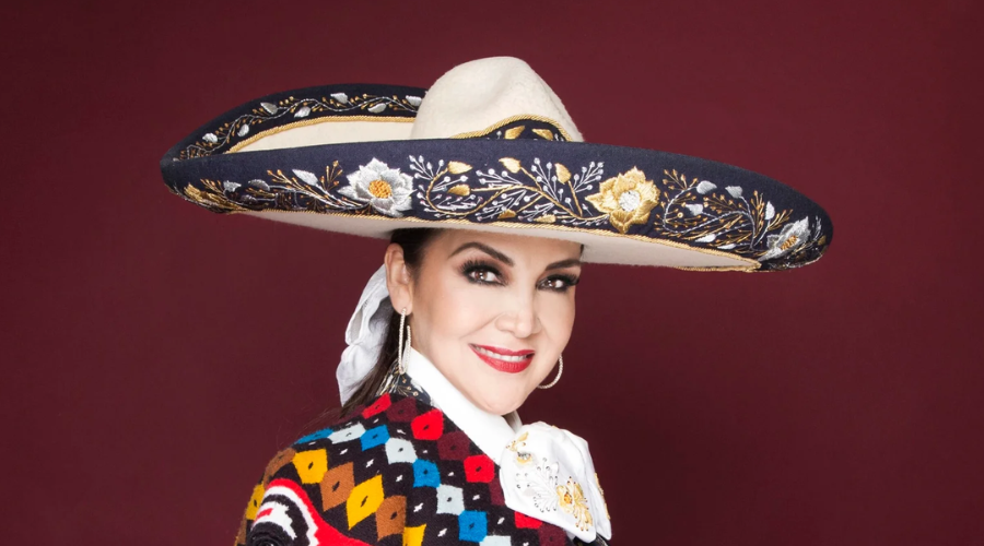 La cantante mexicana Aída Cuevas posando para la fotografía.