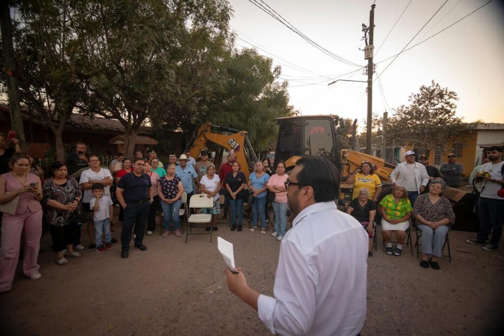Alcalde de Culiacán arranca obras en Costa Rica