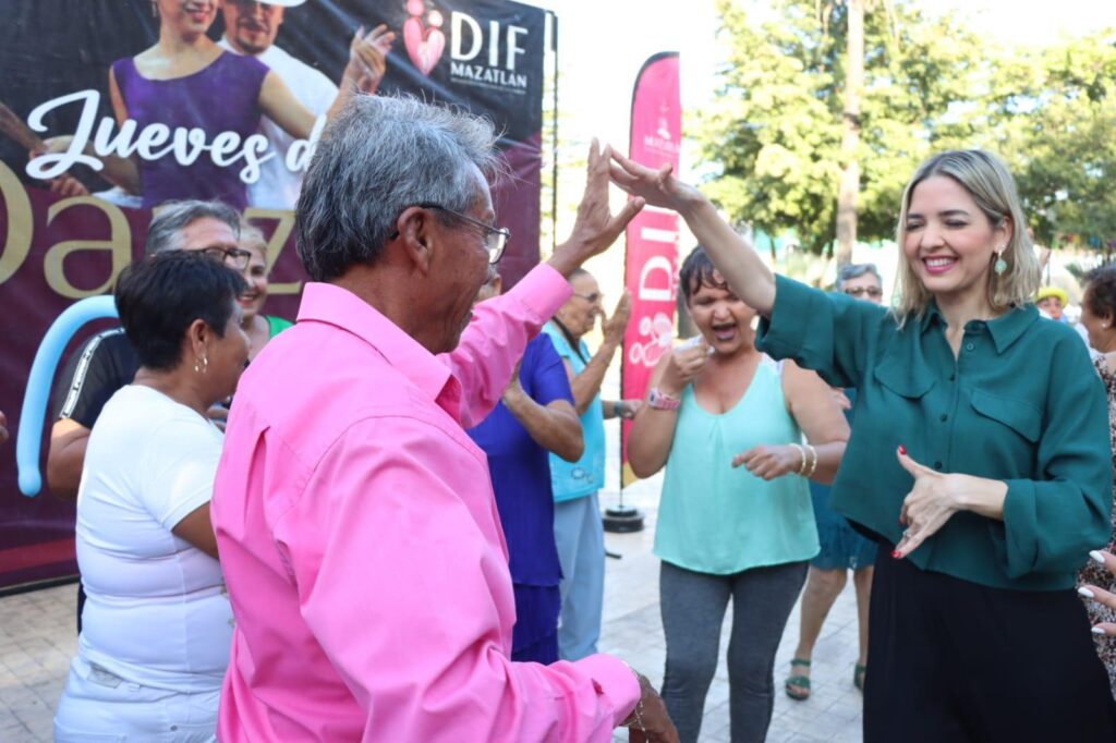 Alcaldesa Estrella Palacios en el Jueves de Danzón, en Mazatlán
