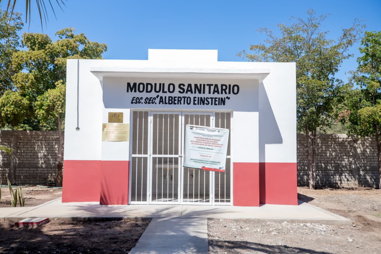Alumnos de secundaria estrenan módulo sanitario en Guasave