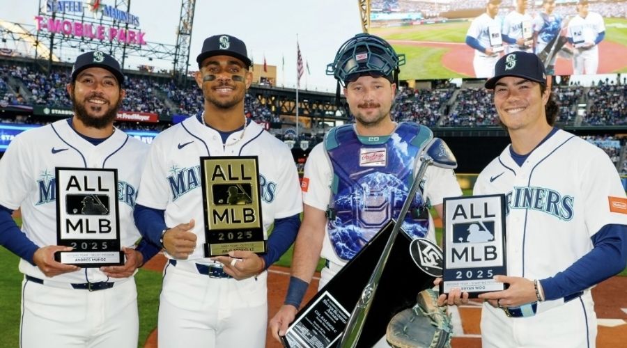 Andrés Muñoz, Julio Rodríguez, Cal Raleigh y Bryan Woo, de los Marineros de Seattle