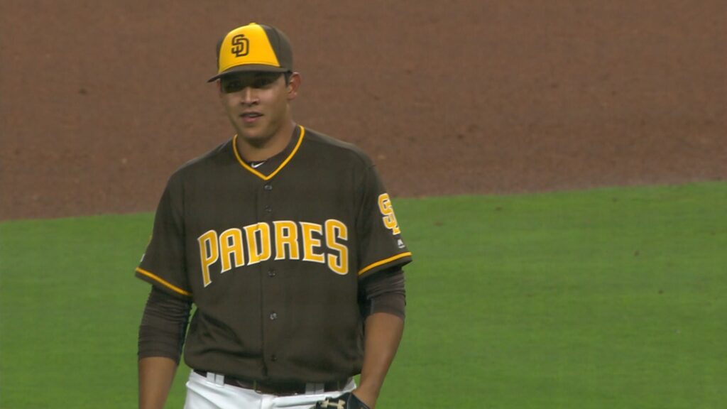 El jugador de beisbol, Andrés Muñóz, en un estadio de beisbol