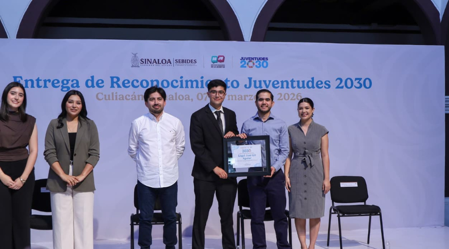 José Gil Aguilar recibe reconocimiento del programa Juventudes 2030