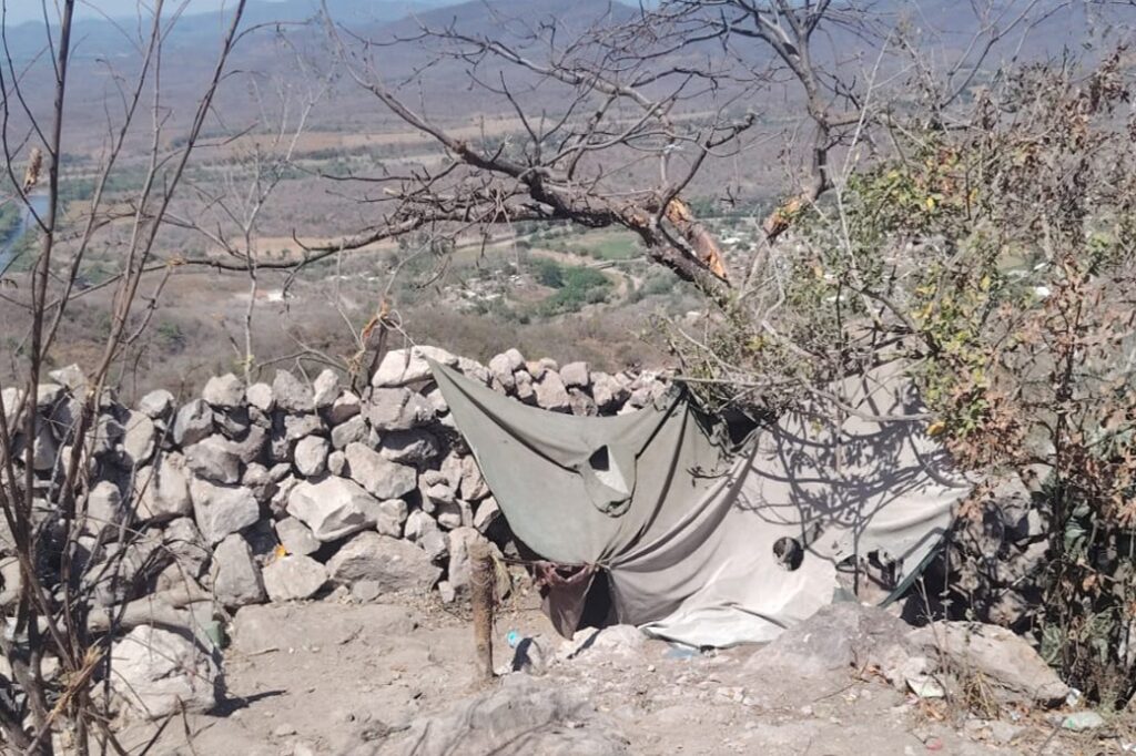 Campamento improvisado en sierra de Rosario
