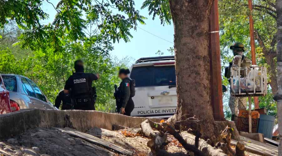 Elementos de investigación y la policía estatal aseguran área tras homicidio en Culiacán