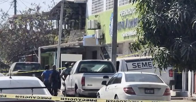 SEP lamenta hechos violentos que dejaron 2 maestras sin vida en preparatoria de Michoacán
