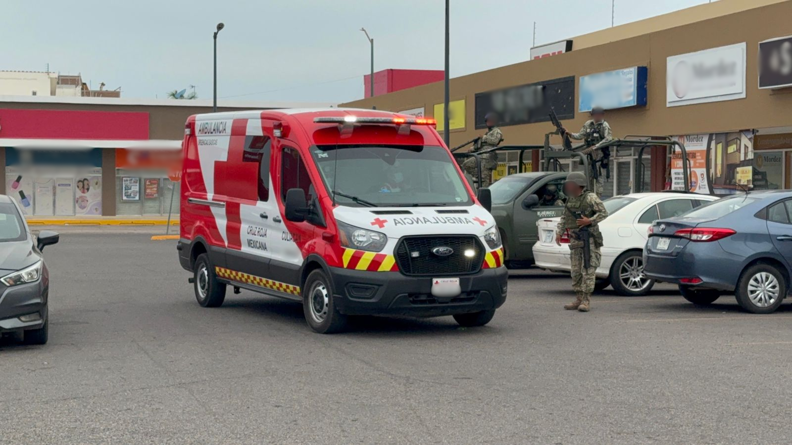 Al lugar acudieron rápidamente elementos de la Policía Estatal Preventiva y paramédicos de Cruz Roja