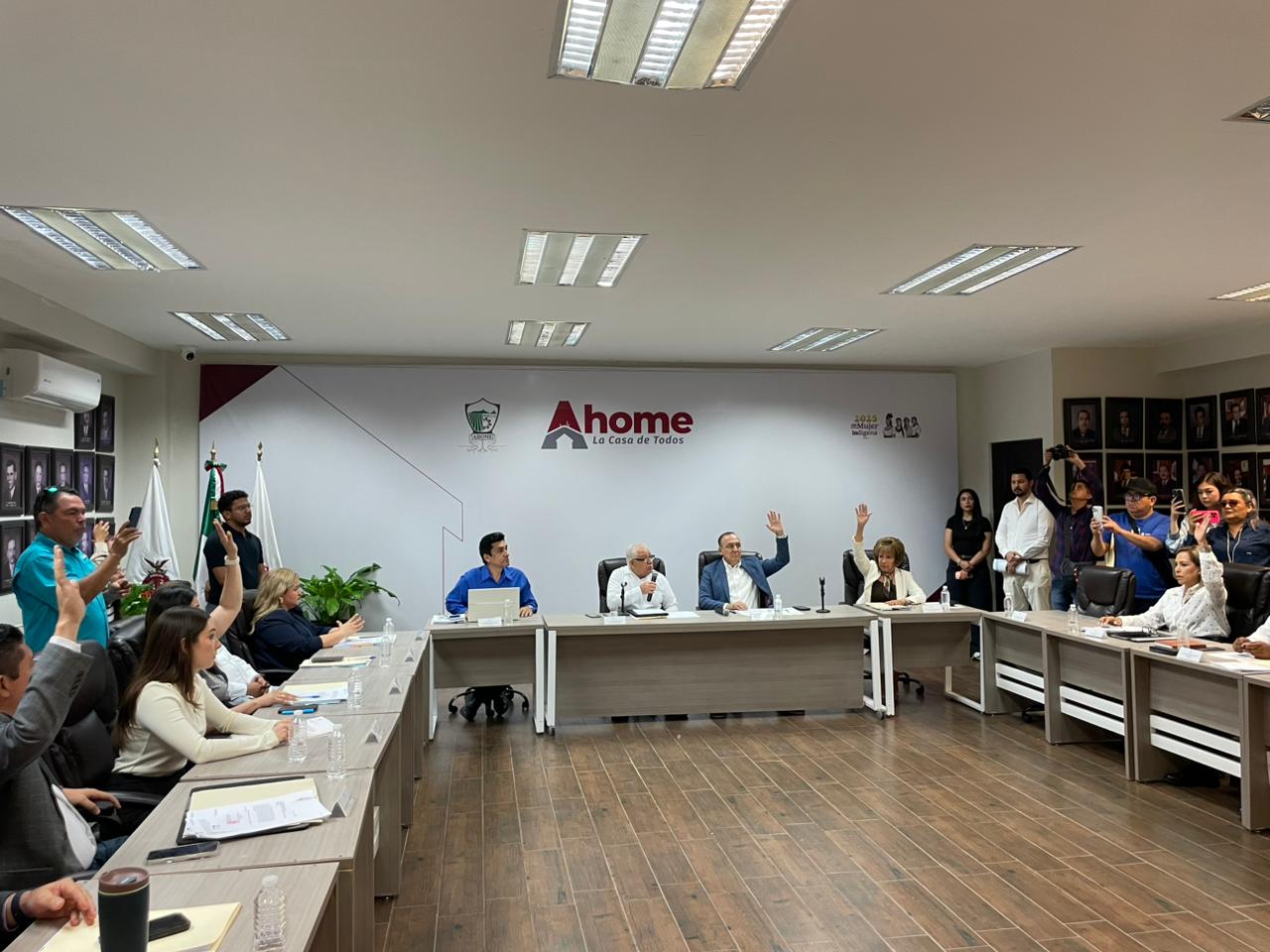 Autoridades de Ahome en sesión de cabildo