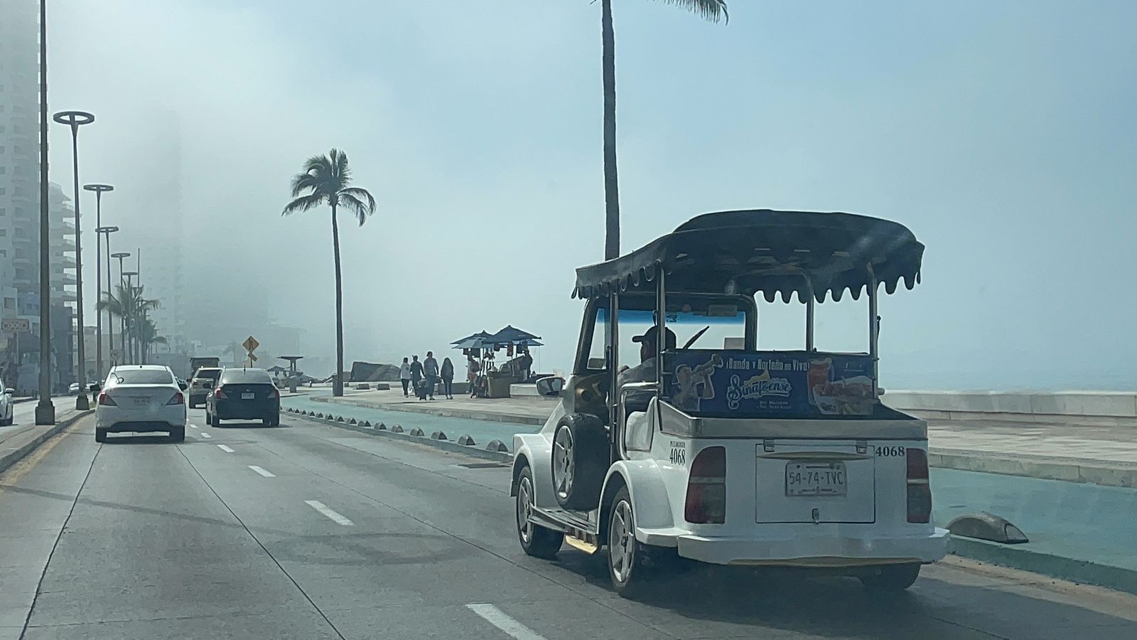 Niebla visible a lo lejos en zona costera de Mazatlán