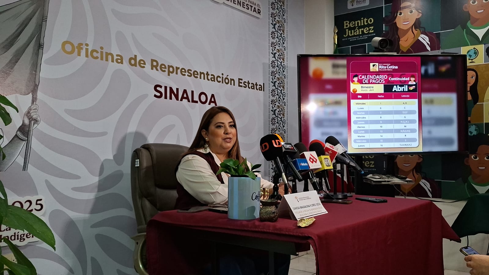 Autoridad de Coordinación Estatal de Becas para el Bienestar en Sinaloa en conferencia de prensa