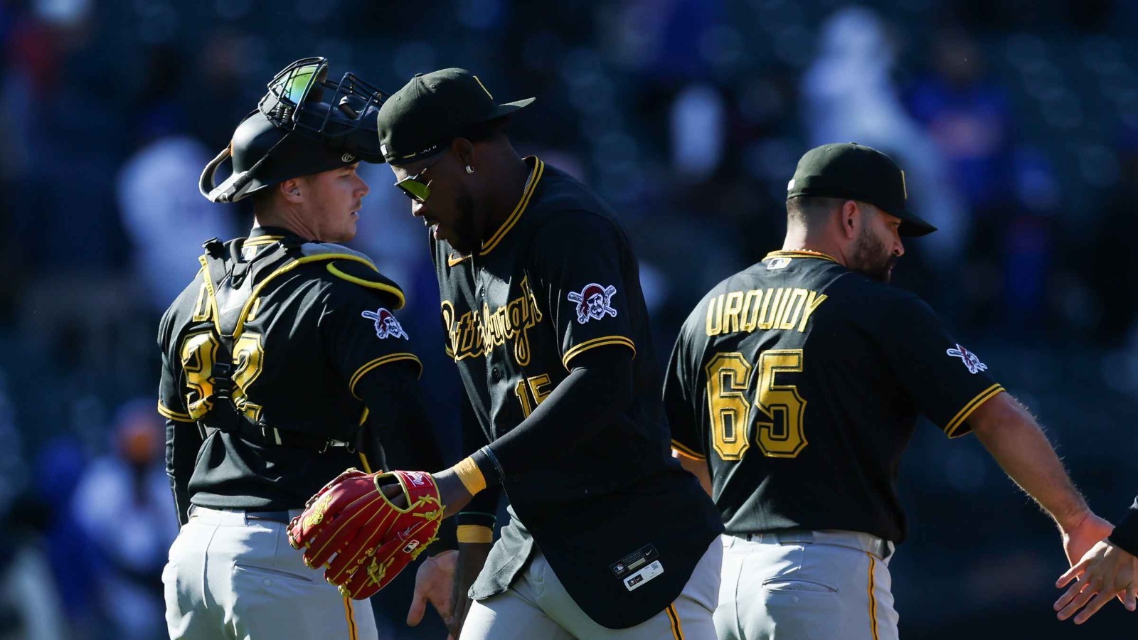 El mazatleco José Urquidy logró salvamento en MLB