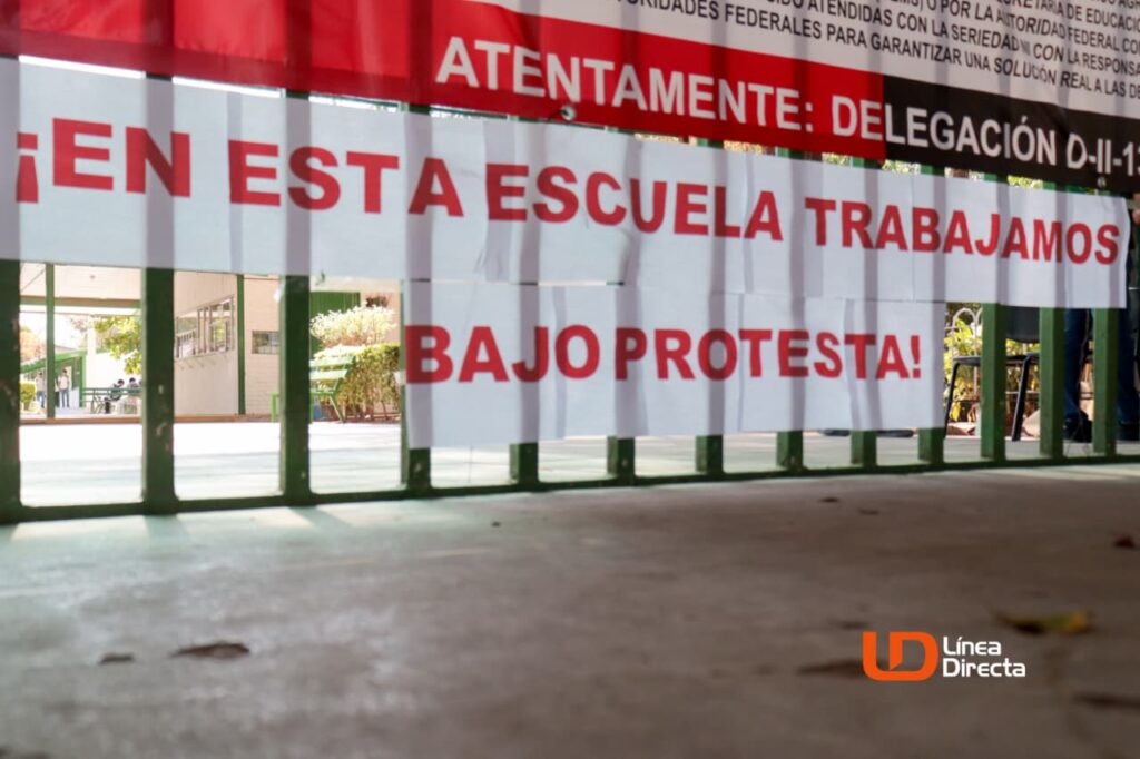Reja con lona de protesta del CBTA 81