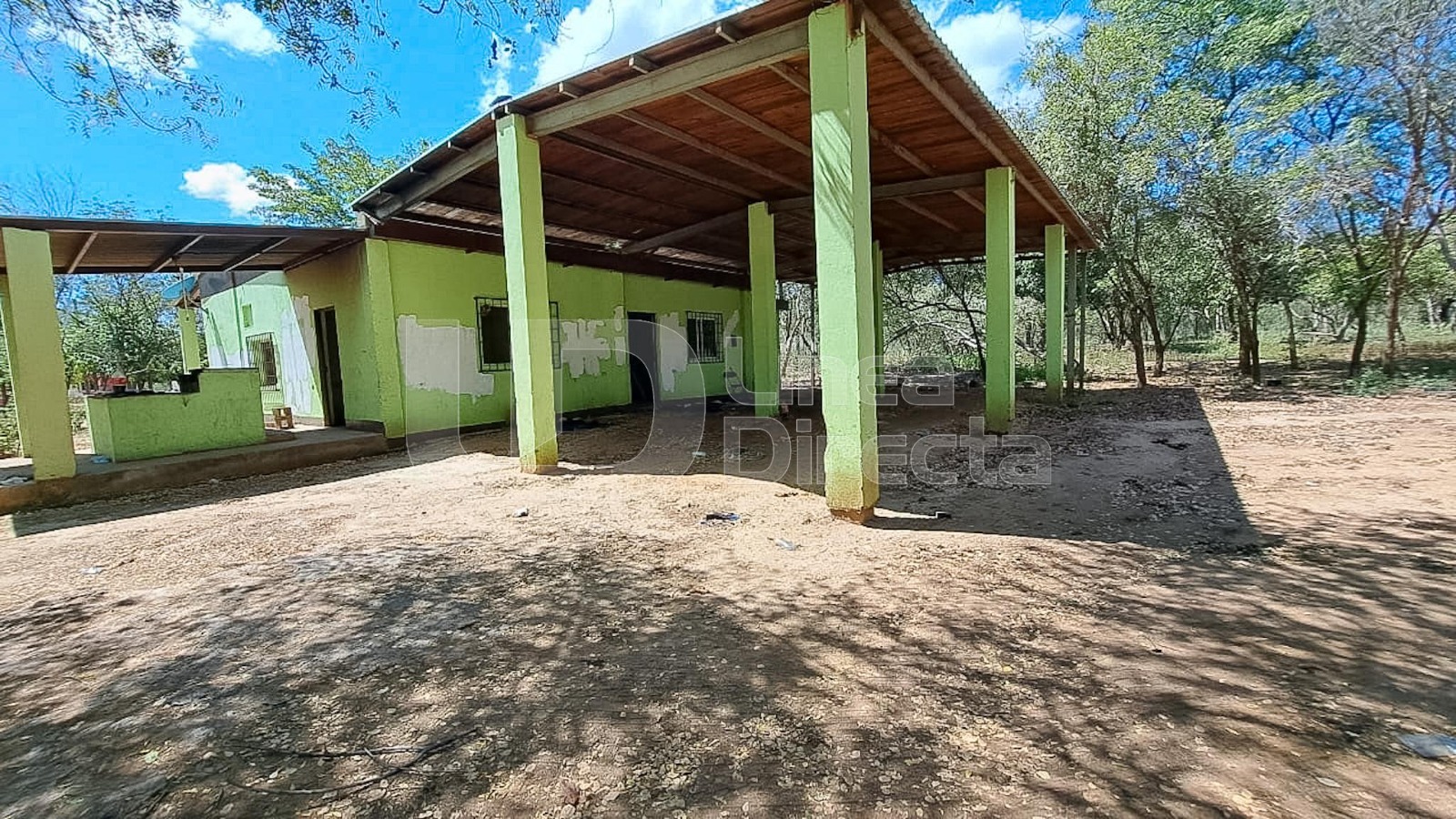 Casa campamento clandestino color verde