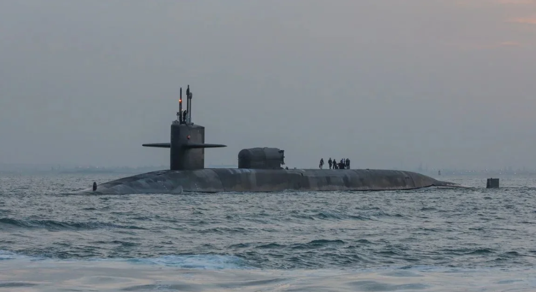 Reporta EU destrucción de 17 embarcaciones y un submarino iraní en nueva fase del conflicto
