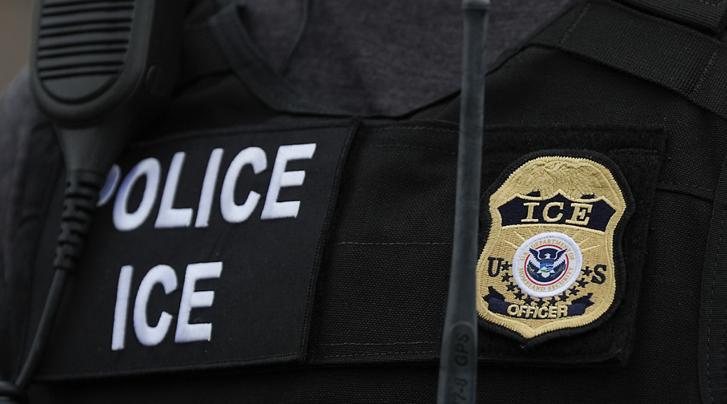 Muere joven mexicano en centro migratorio de EU; exigen justicia