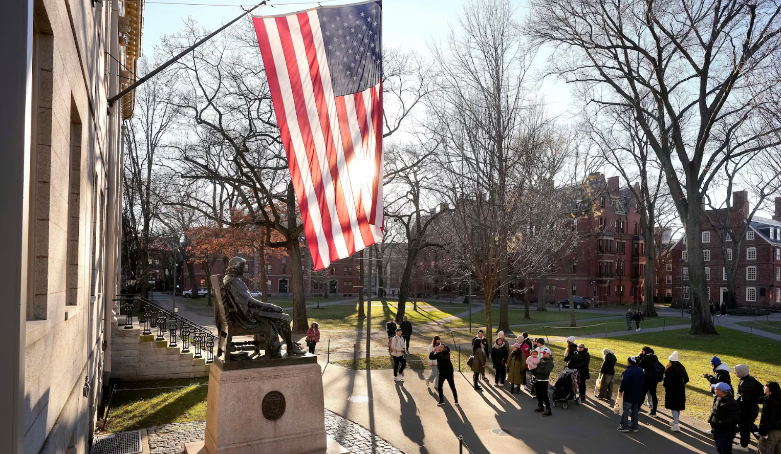 Administración de Trump lleva a Harvard a tribunales por acusaciones de antisemitismo