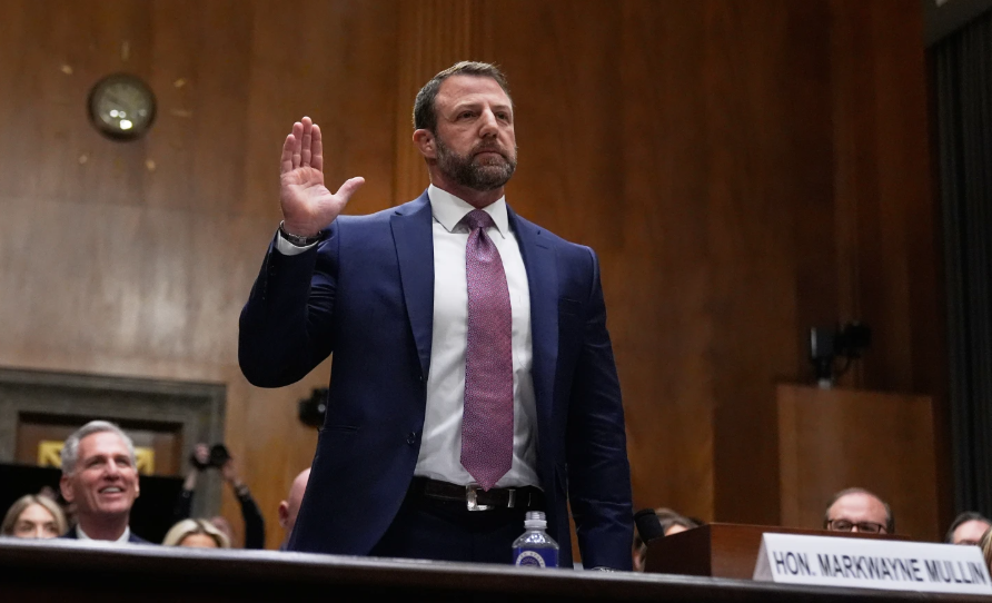 Cambio clave en el gabinete de Trump: Mullin toma Seguridad Nacional