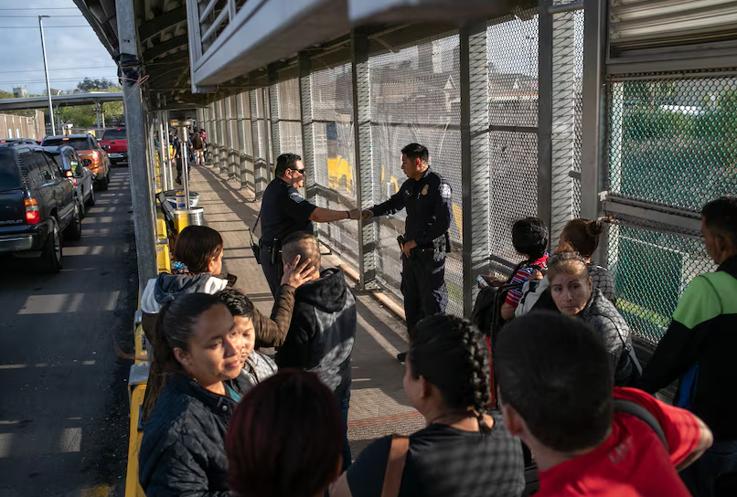 Corte Suprema evalúa limitar el acceso al asilo en la frontera con México