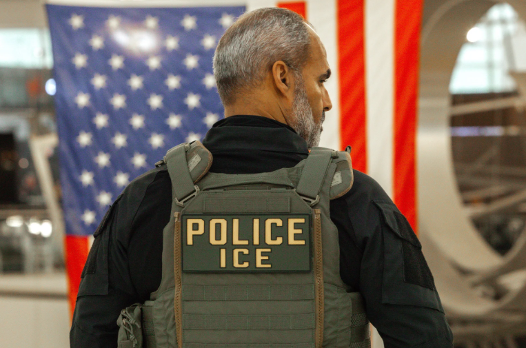 ICE bajo la lupa judicial por condiciones de detención en Nueva York