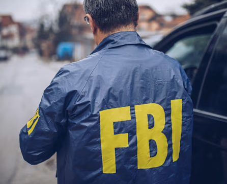 Exagentes del FBI demandan a la Administración Trump por despidos presuntamente políticos