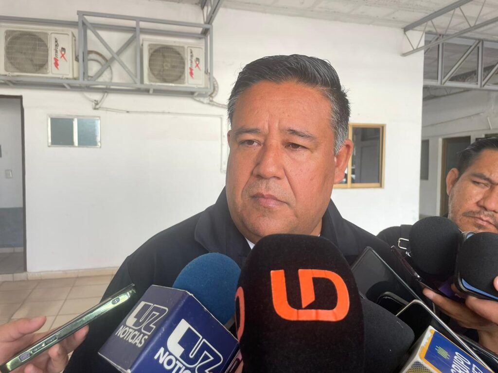 Carlos Francisco Rodríguez Ponce con los medios