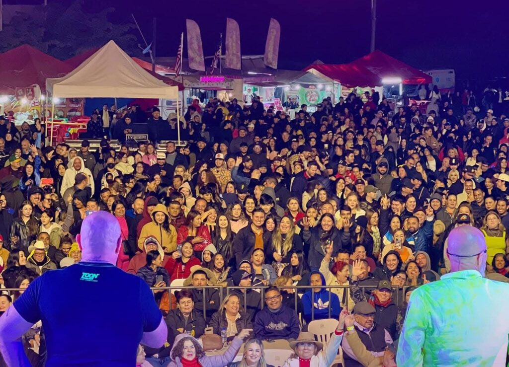 Público frente a escenario