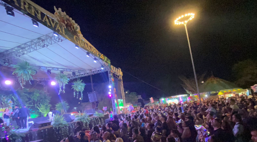 Visitantes asisten al arranque del Carnaval Guasave 2026