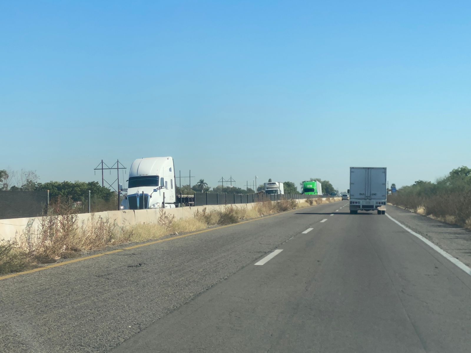 Tramo de la carretera México 15 al norte de Sinaloa