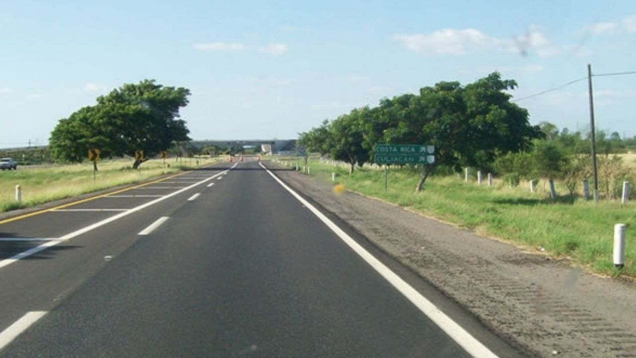 Concluye bacheo, limpieza y desmonte en carreteras de Sinaloa