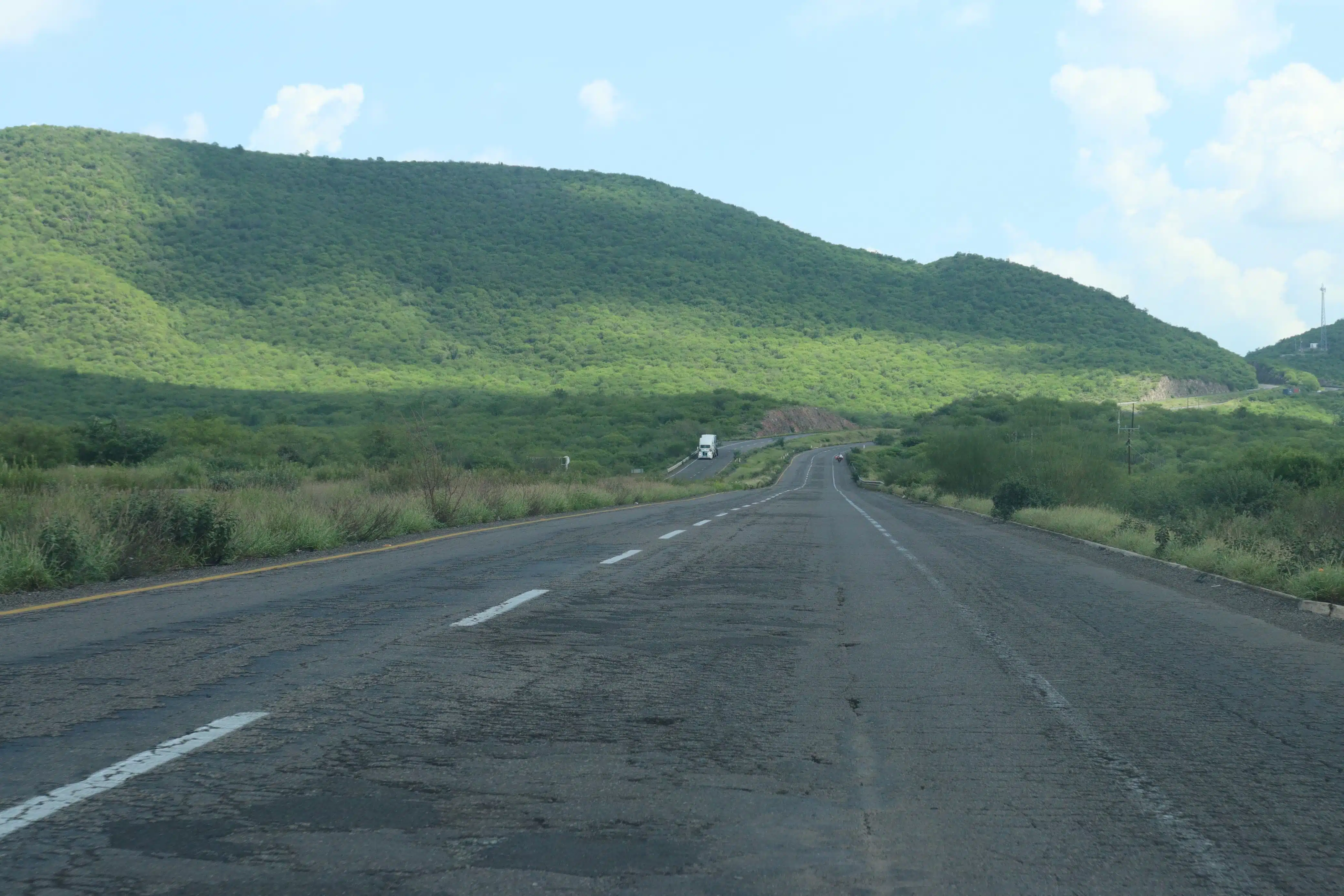 Cuentan con 15 licitaciones públicas para mantenimiento de 144 km de carretera