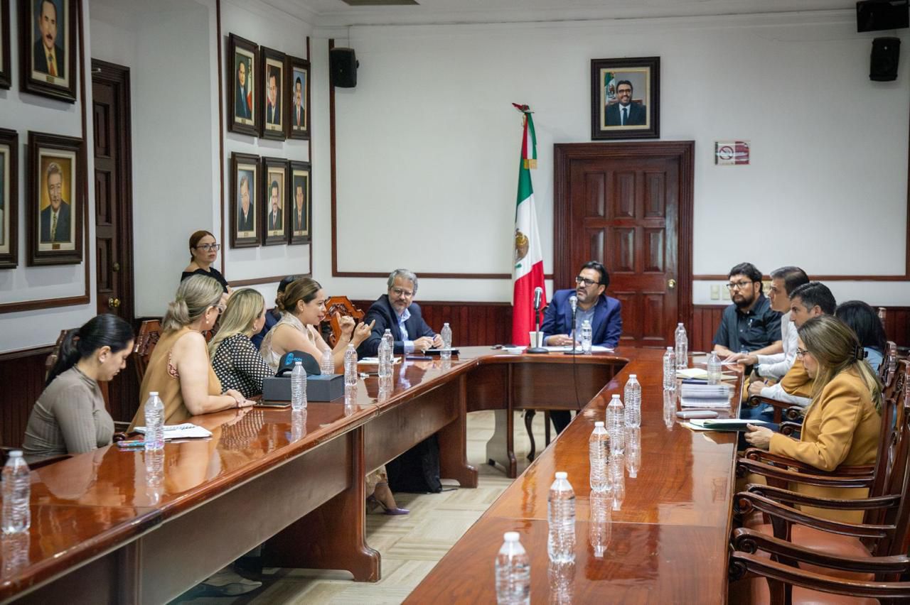 Autoridades de Culiacán en el ayuntamiento durante reunión