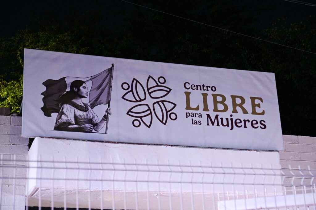 Letrero en unidad de Centros Libre Mujeres en Sinaloa