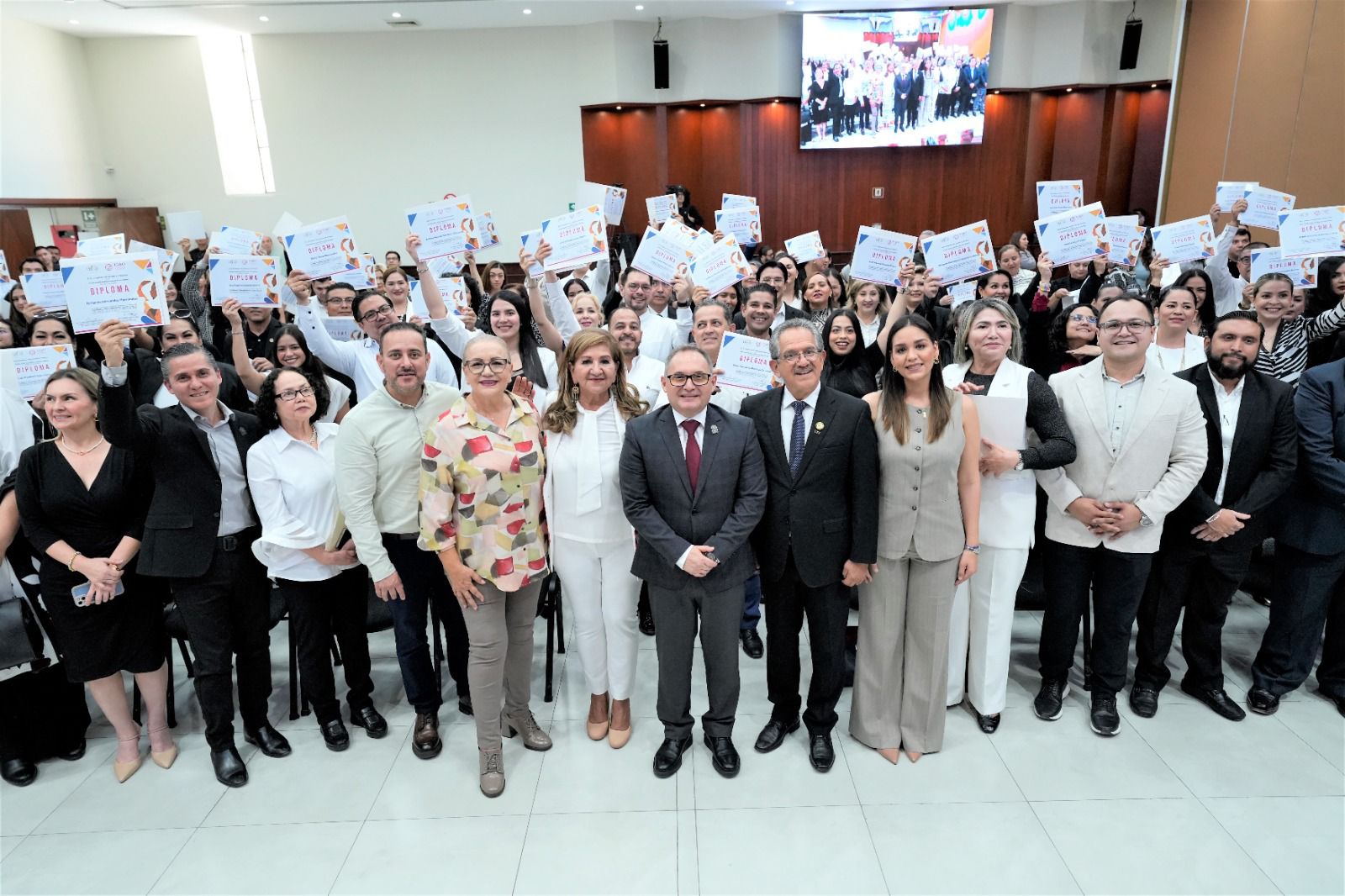 ceremonia de clausura del diplomado Ciudadanía y construcción de paz