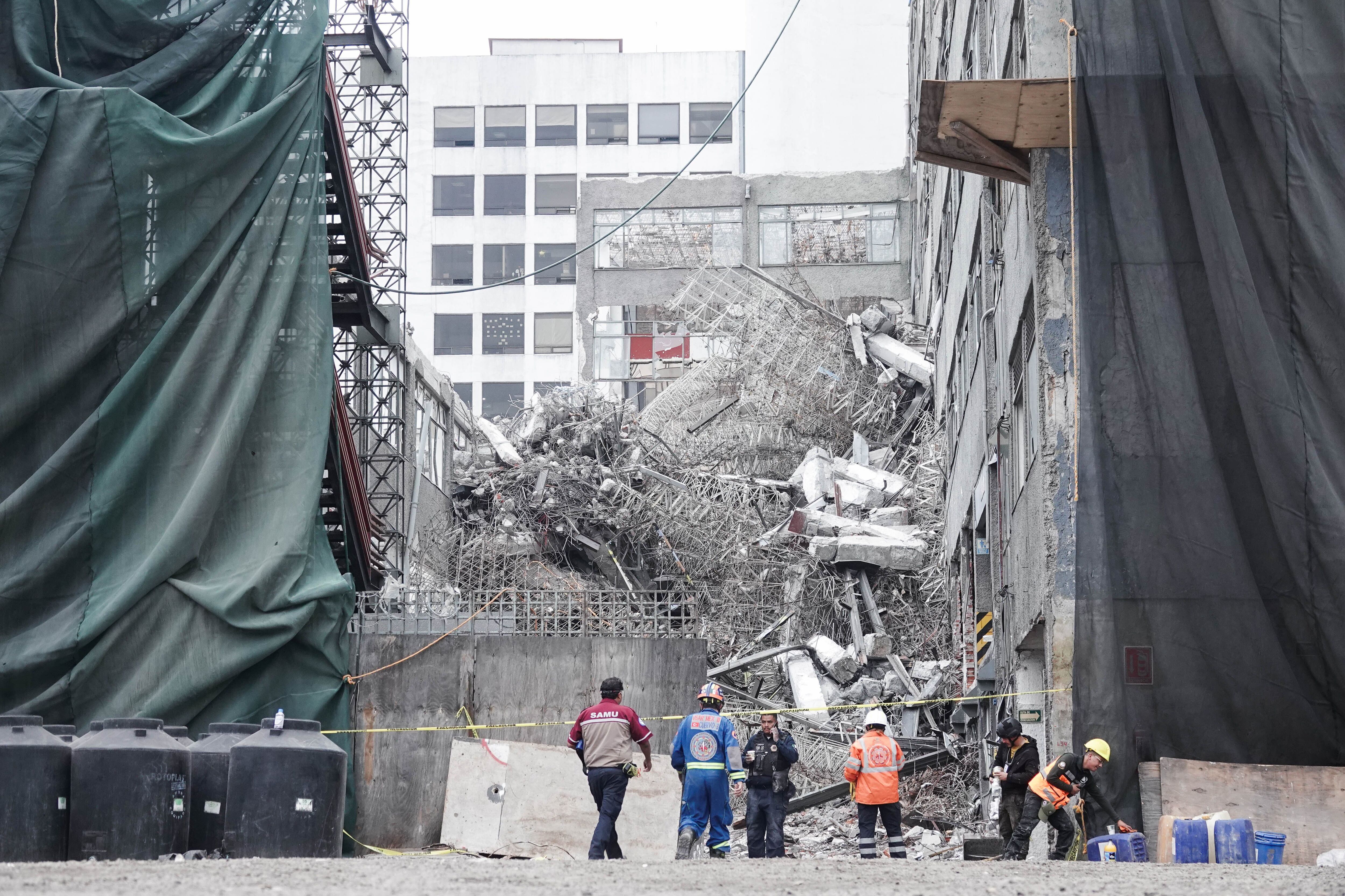 Fiscalía de CDMX indaga posibles omisiones de empresa tras colapso de edificio en San Antonio Abad