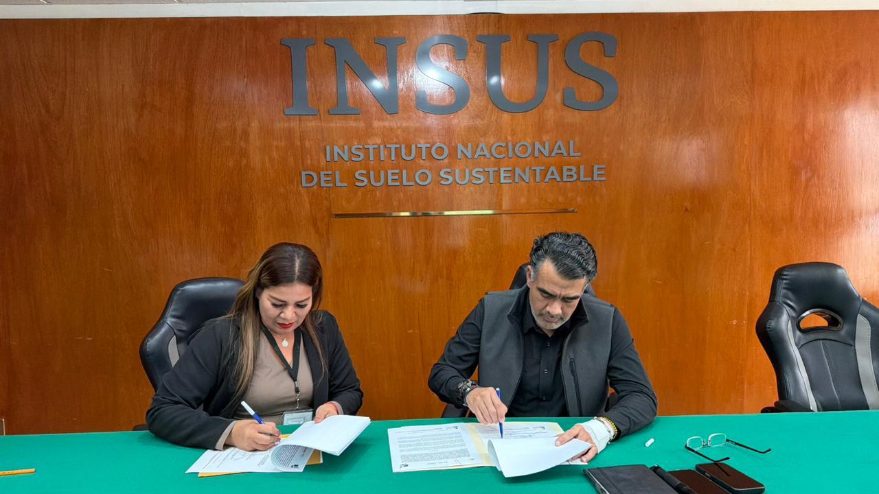 Personas firmado documentos
