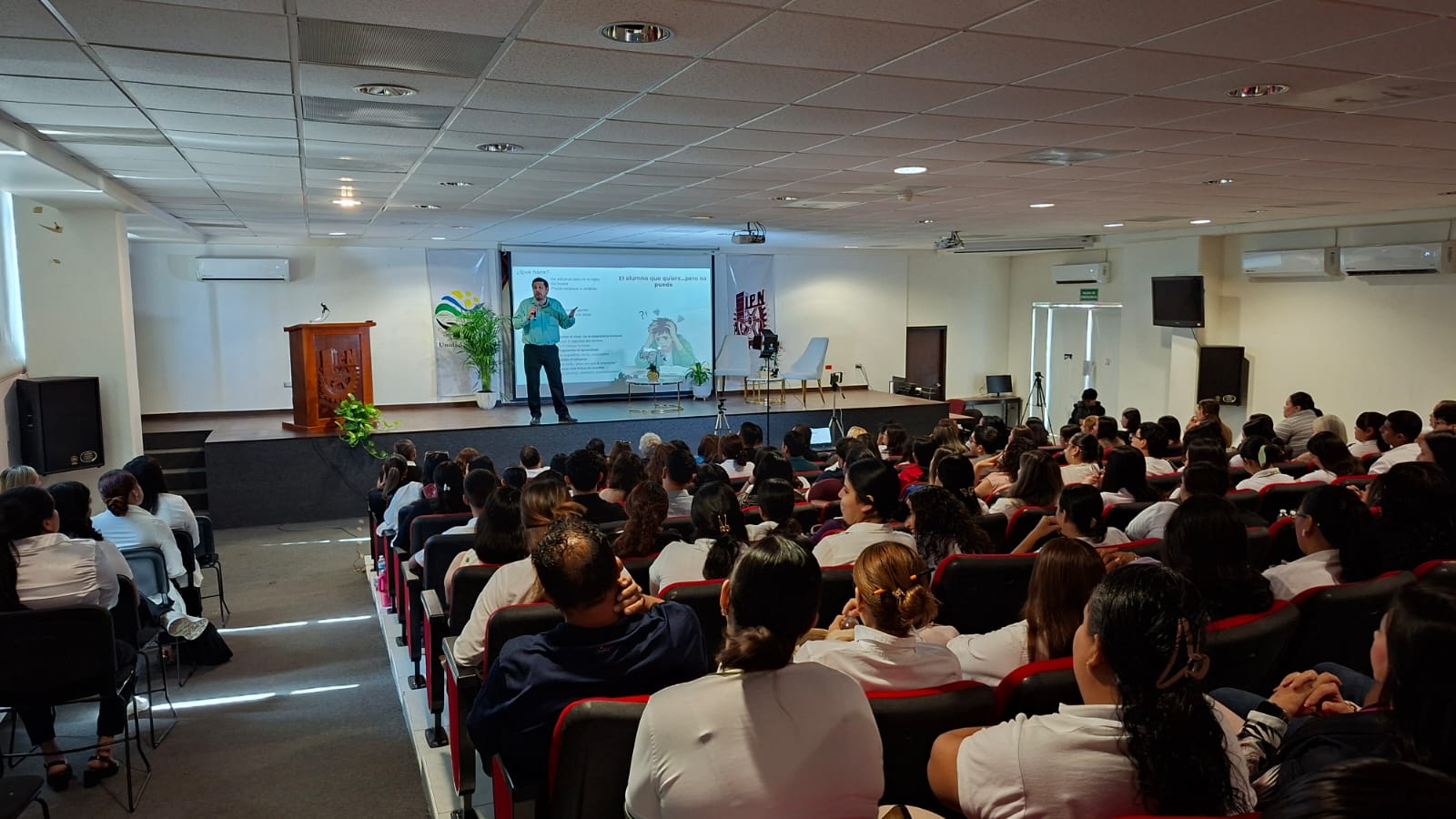 Conferencia “Claves psicopedagógicas aplicadas en la diversidad del aula”, impartida en Guasave