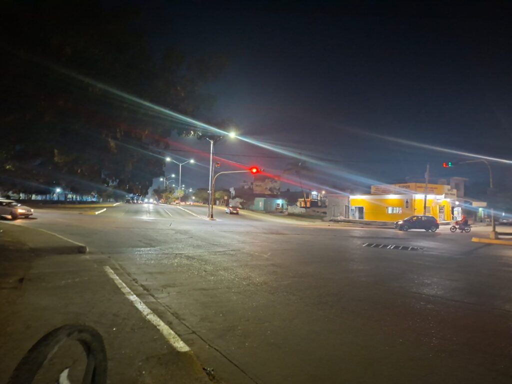 Avenida Juan Pablo II, a la altura de la calle Río Piaxtla, donde se localizaron artefactos poncha llantas