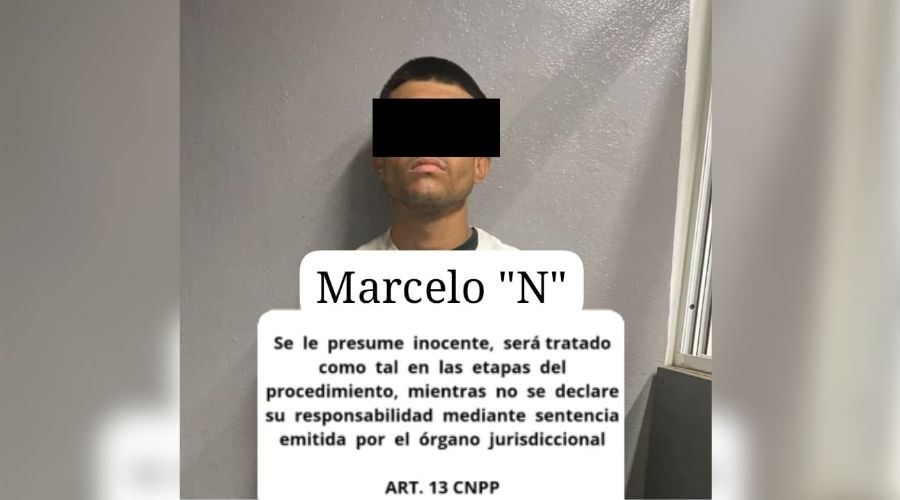 Hombre con una cinta negra en los ojos