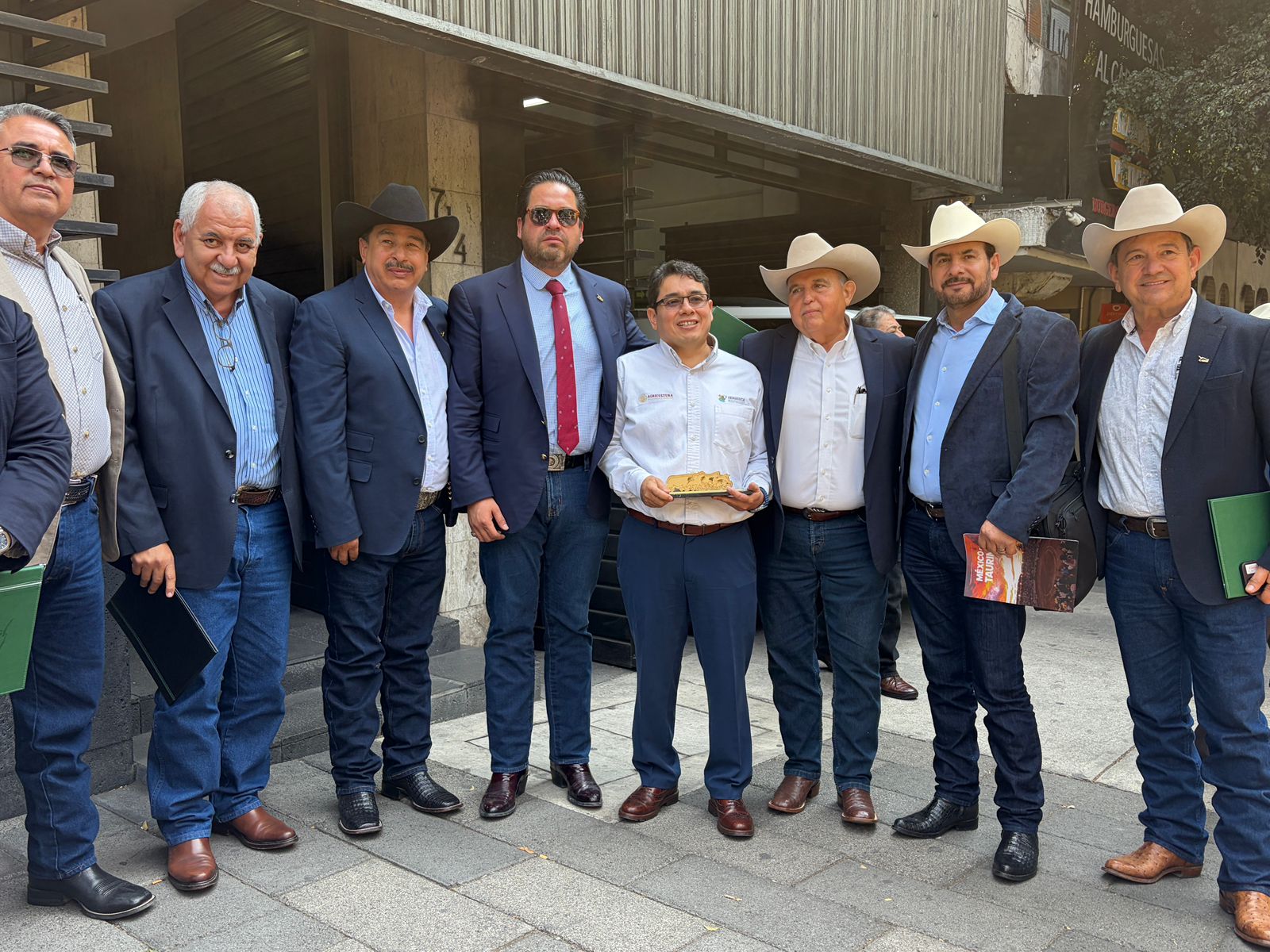 Pecuarios de Sinaloa asisten a la celebración del Día Nacional de la Ganadería
