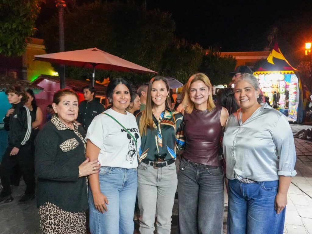 Sinaloenses disfrutan carnaval en Sinaloa