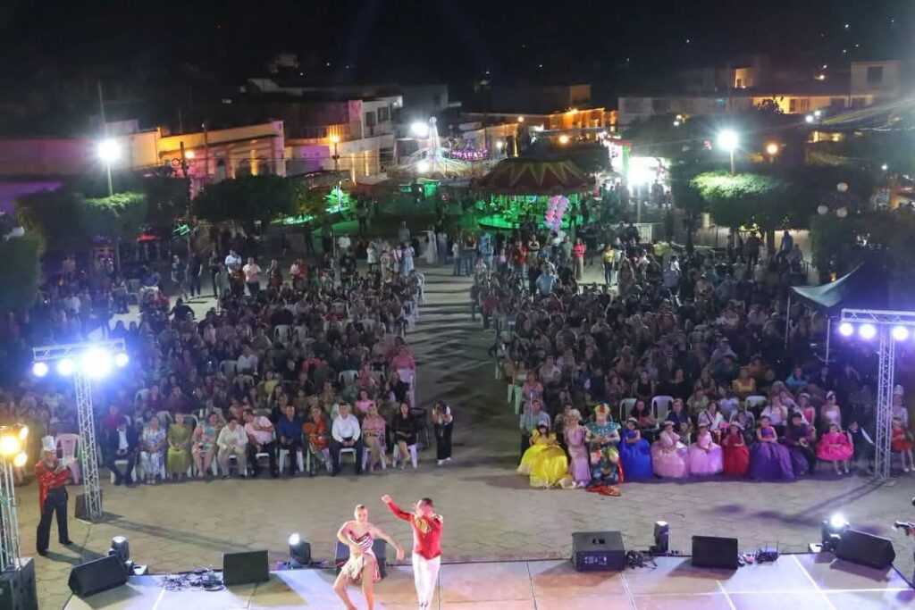 Feria en Sinaloa con personas