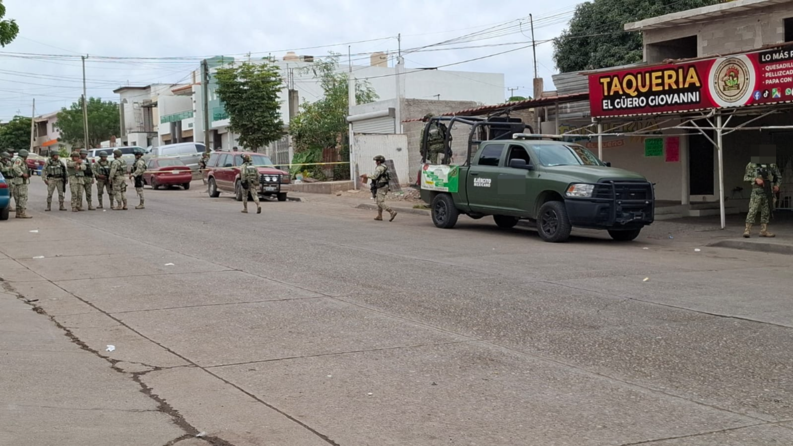 Elementos del ejercito mexicano en la calle