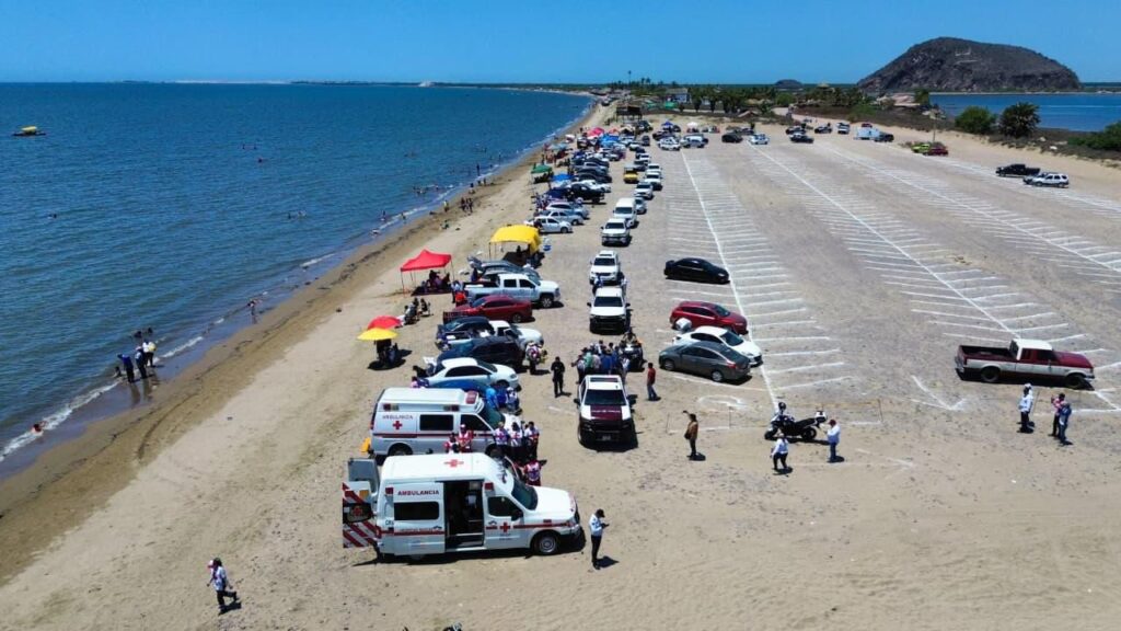 Así son aspectos de la playa El Maviri en Los Mochis.