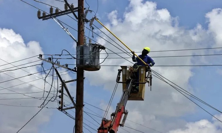Cuba restablece servicio eléctrico tras apagón masivo que afectó a dos tercios de la isla