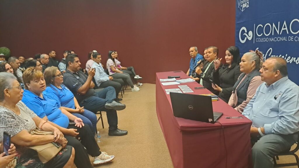 Entrega de constancias y credenciales a centros contra adicciones en Los Mochis