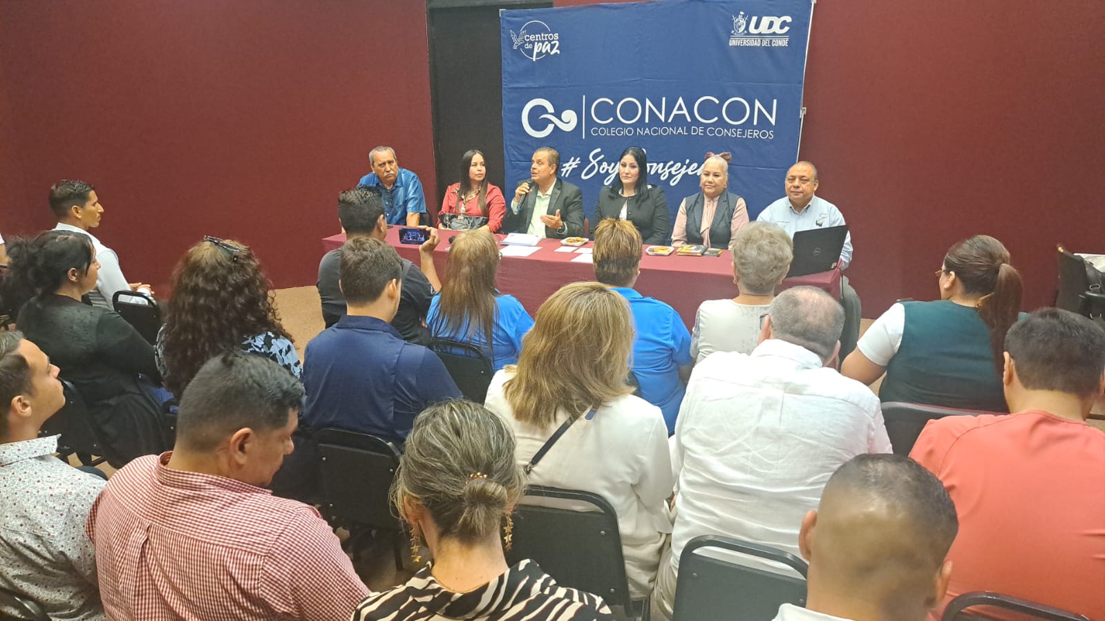 Entrega de constancias y credenciales a centros contra adicciones en Los Mochis