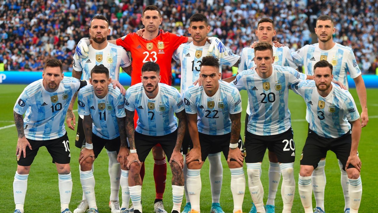 Equipo de futbol de Argentina posando para foto grupal